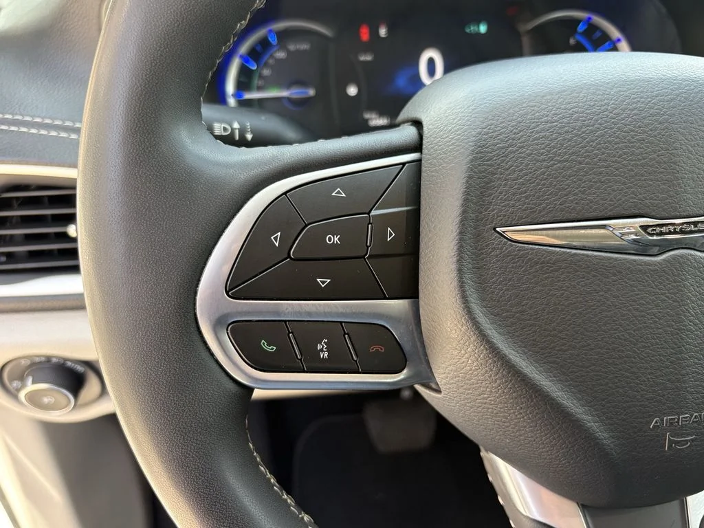Used 2024 Bright White Clearcoat Chrysler Select image 16