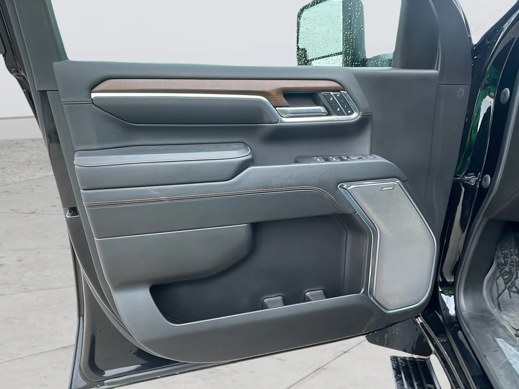Used 2024 Black Chevrolet High Country image 11