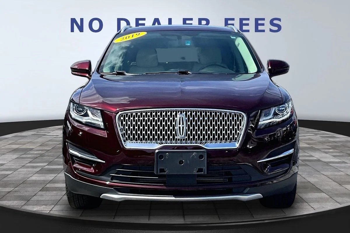 Used 2019 Red Lincoln Standard image 2