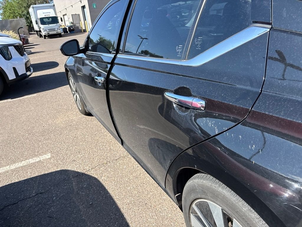 Used 2019 Black Nissan 2.5 SV image 21