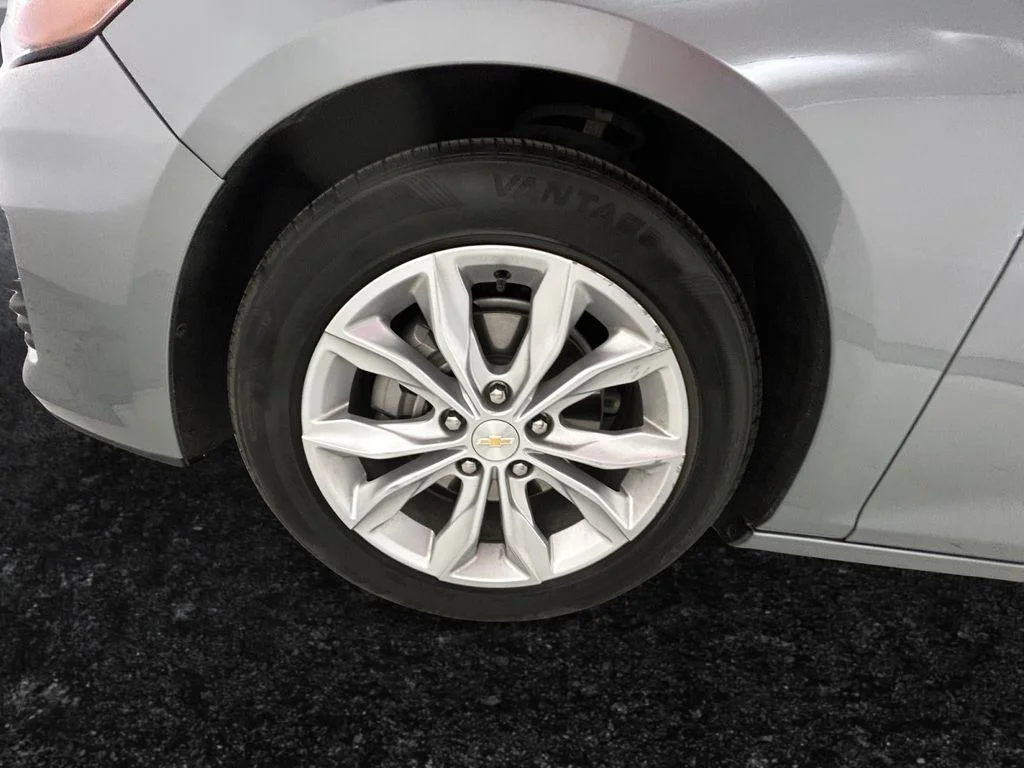 Used 2024 Gray Chevrolet LT image 27