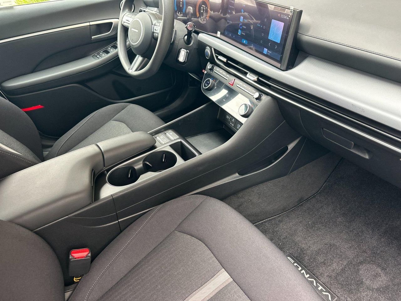 New 2025 White Hyundai SEL image 14