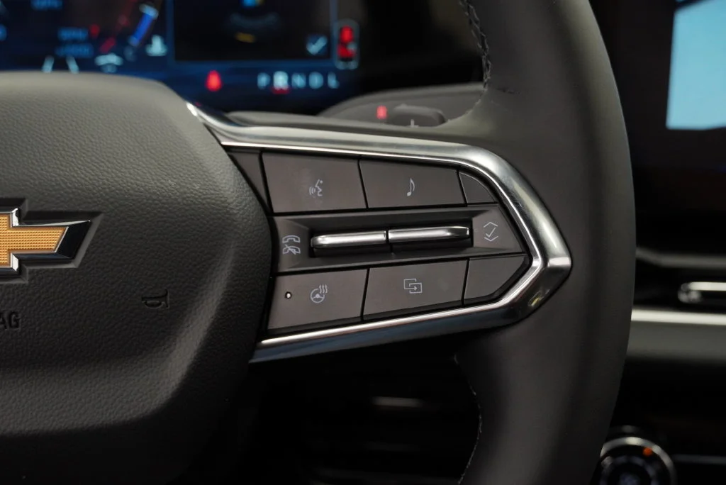 New 2027 Mosaic Black Metallic Chevrolet LT image 22
