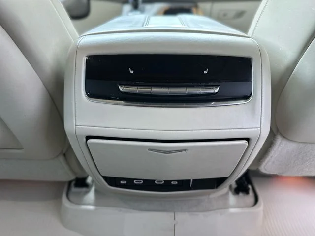 Used 2023 White Cadillac Sport Platinum image 25