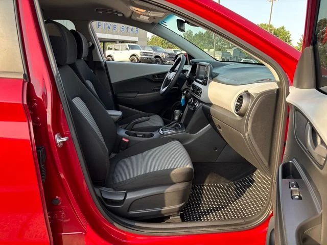 Used 2019 Red Hyundai SE image 20