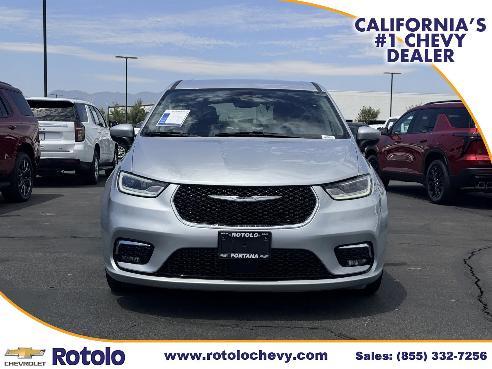 Used 2023 Silver Mist Clearcoat Chrysler Hybrid Touring L image 2