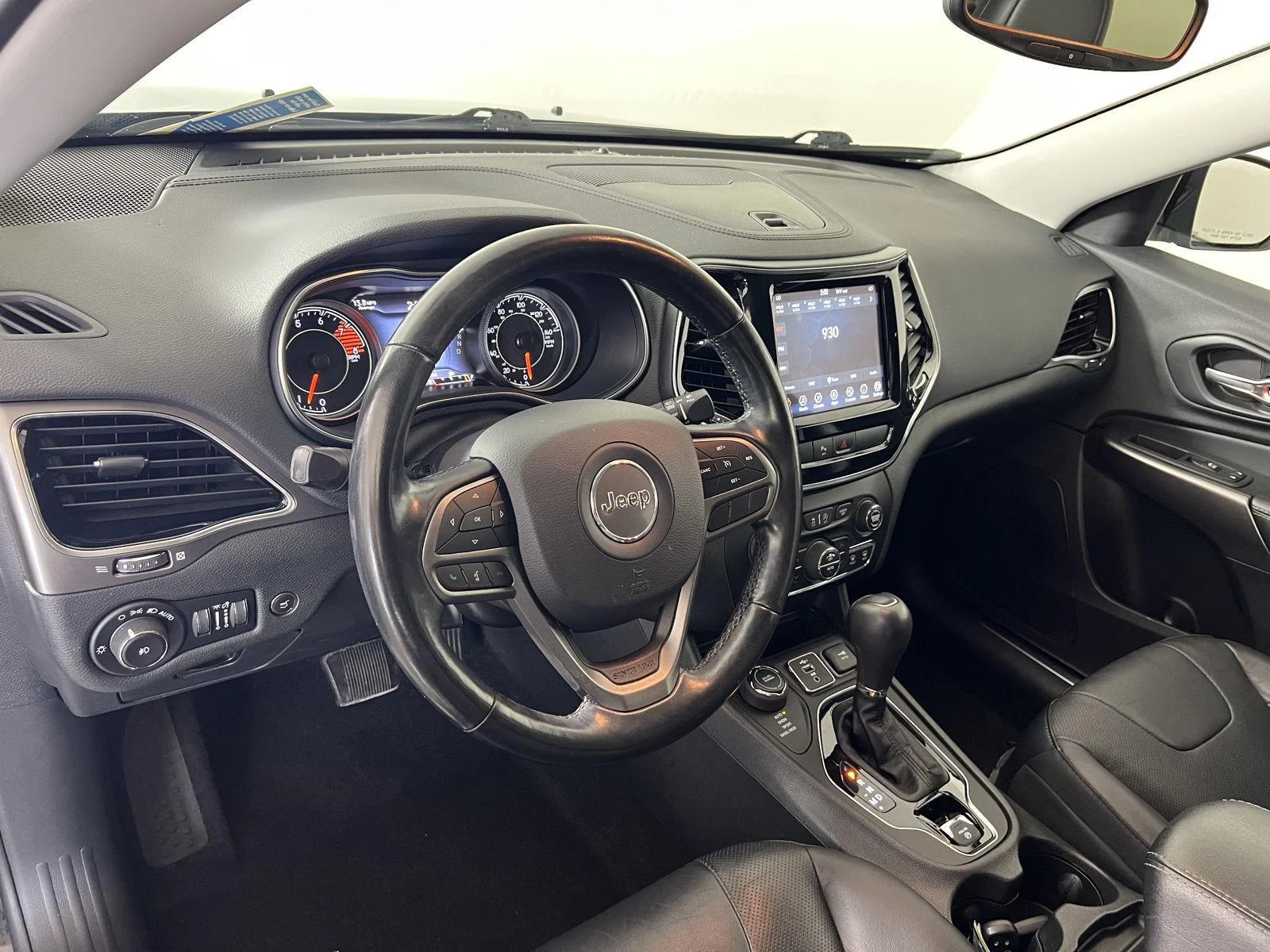 Used 2020  Jeep Limited image 3