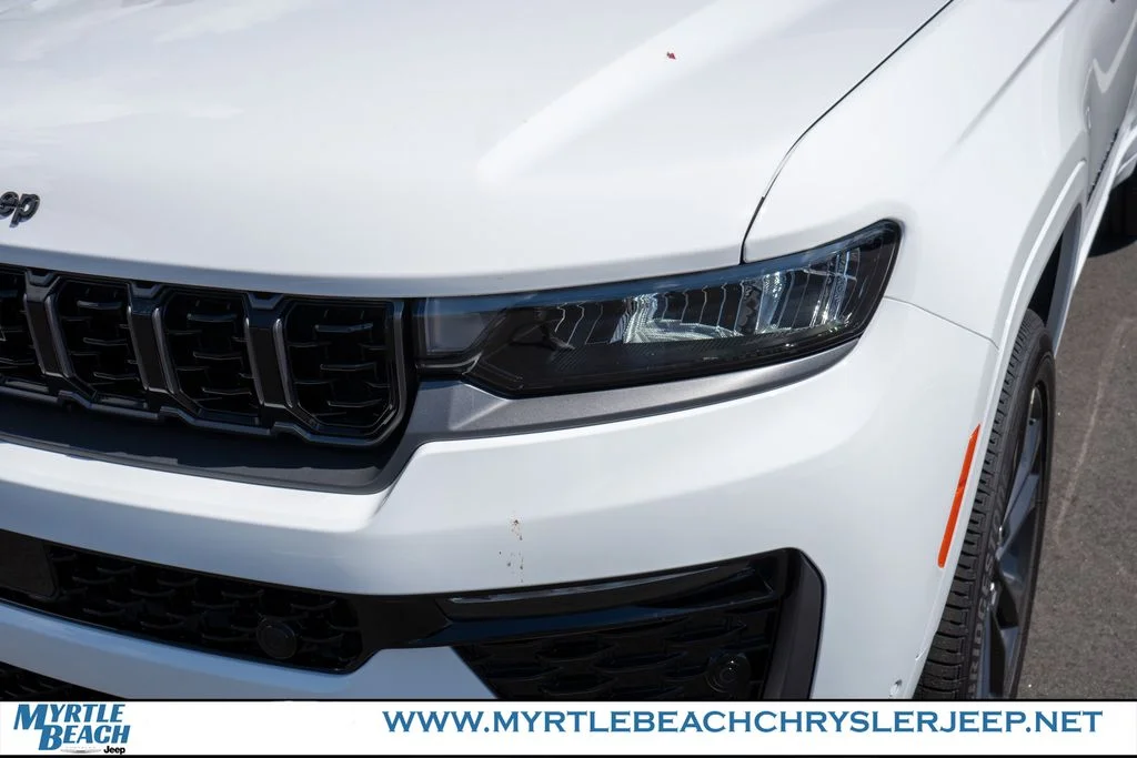 New 2026 Bright White Clear-Coat Exterior Paint Jeep Limited Reserve image 10