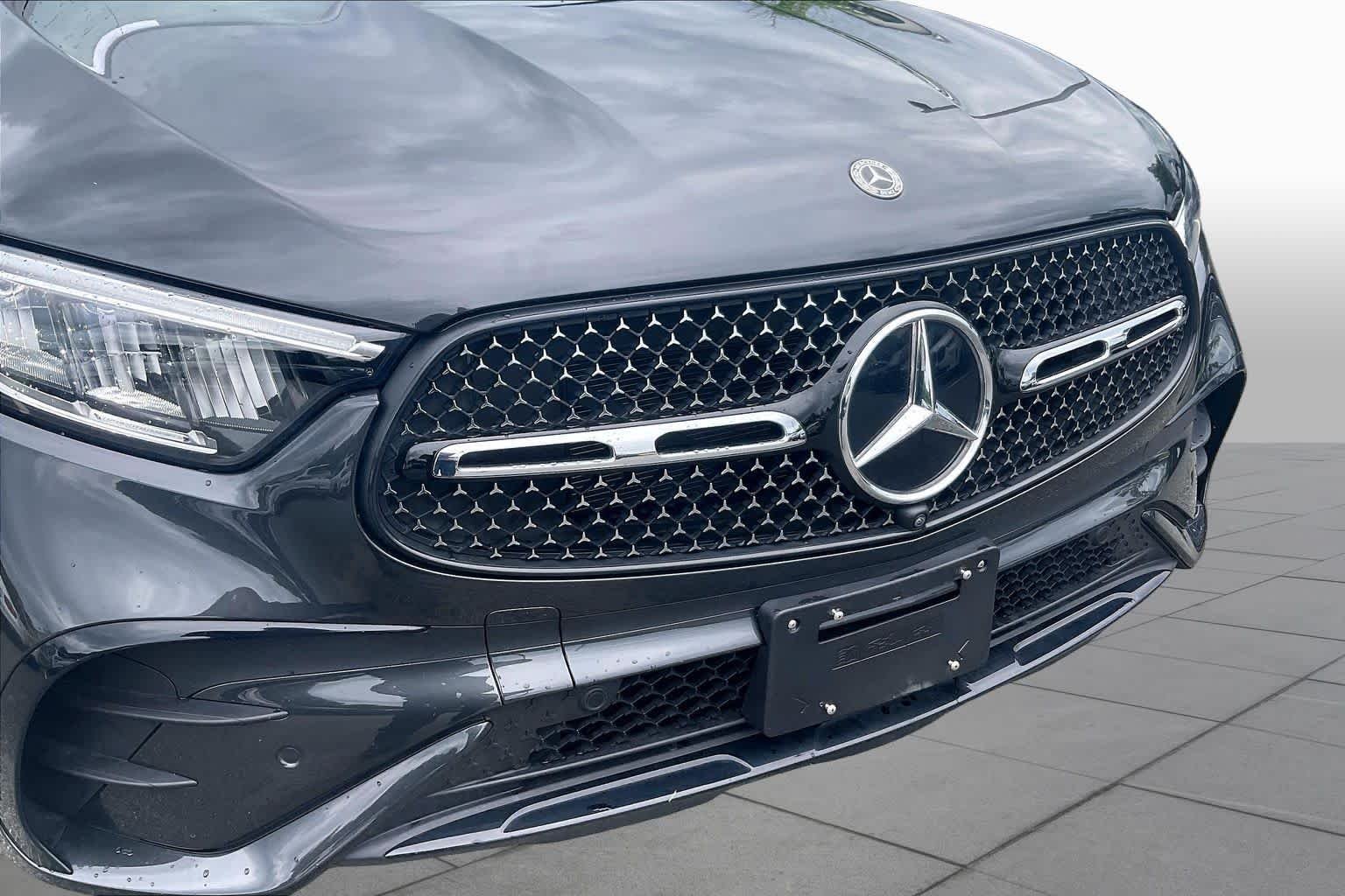 Used 2024 Graphite Grey Metallic Mercedes-Benz GLC 300 image 31