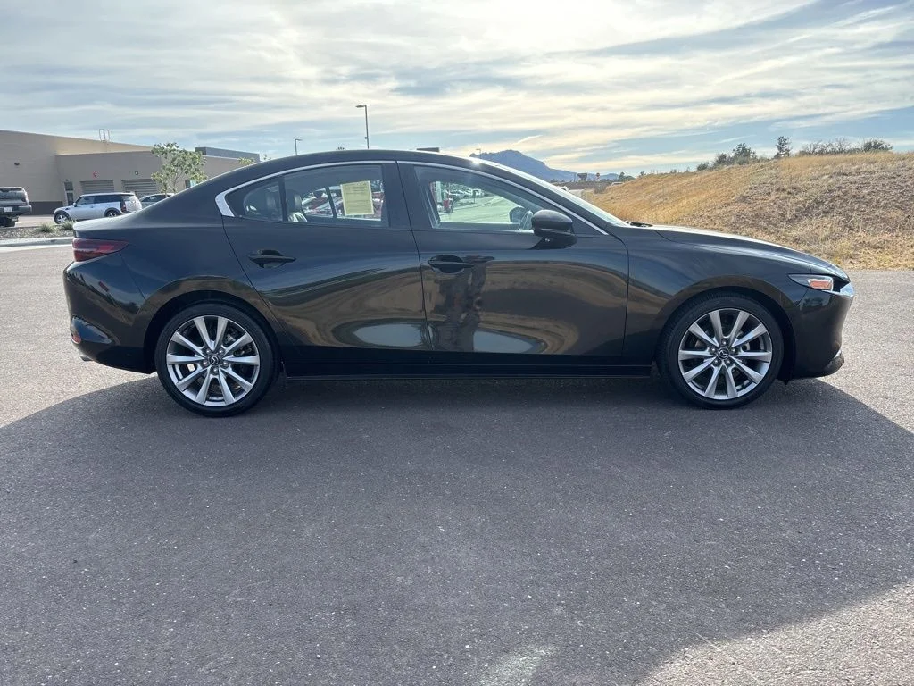 Used 2021 Black Mazda Select image 4