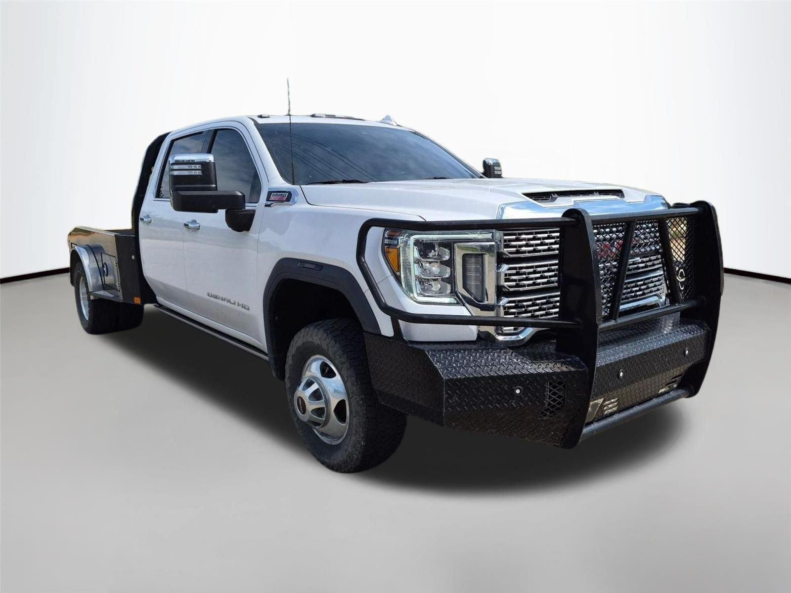 Used 2021 White Frost Tricoat GMC Denali image 3
