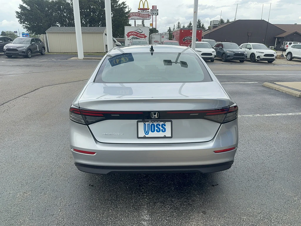 New 2026 Solar Silver Metallic Honda SE image 6