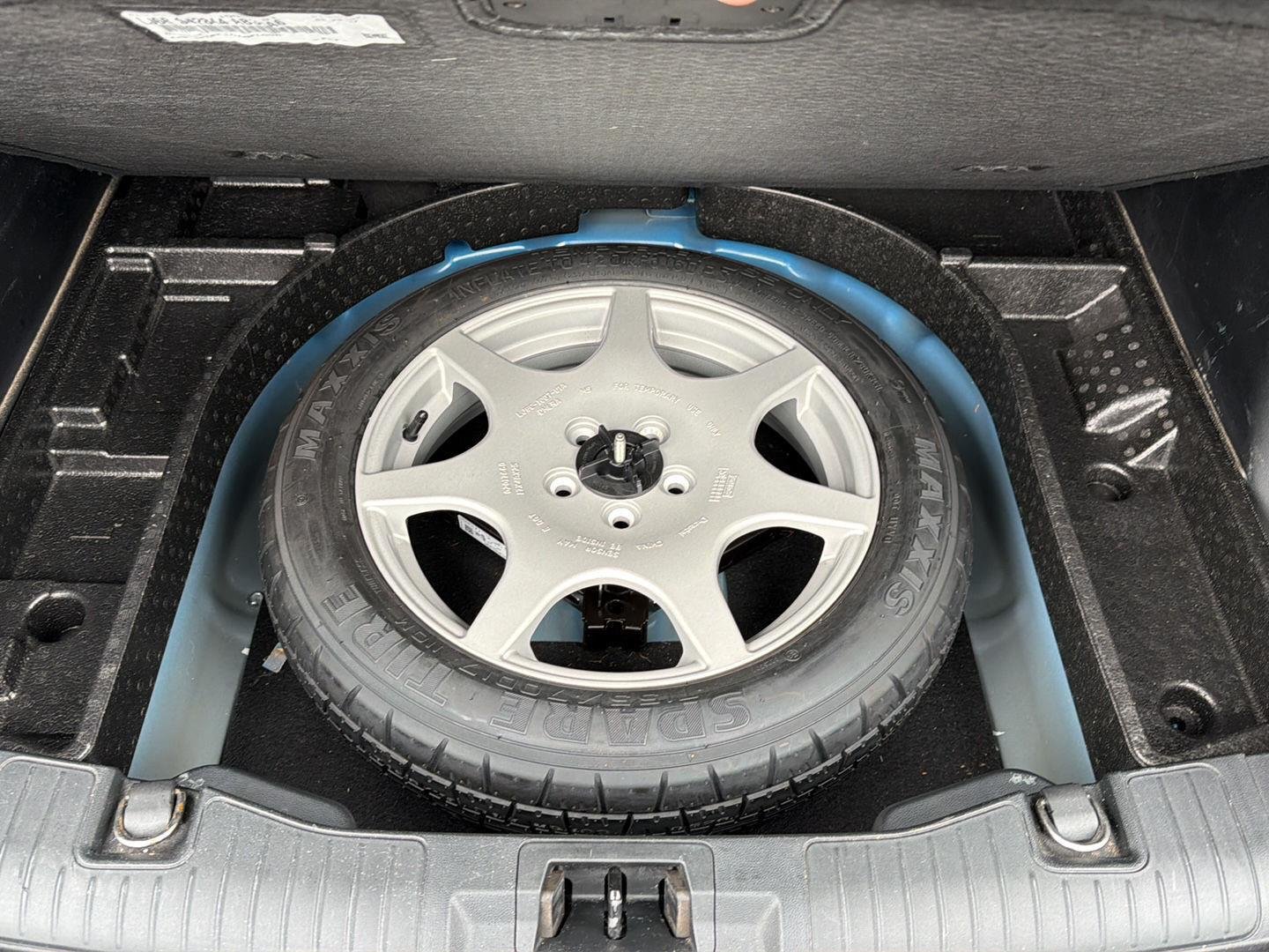 Used 2021 Velocity Blue Ford SE image 22