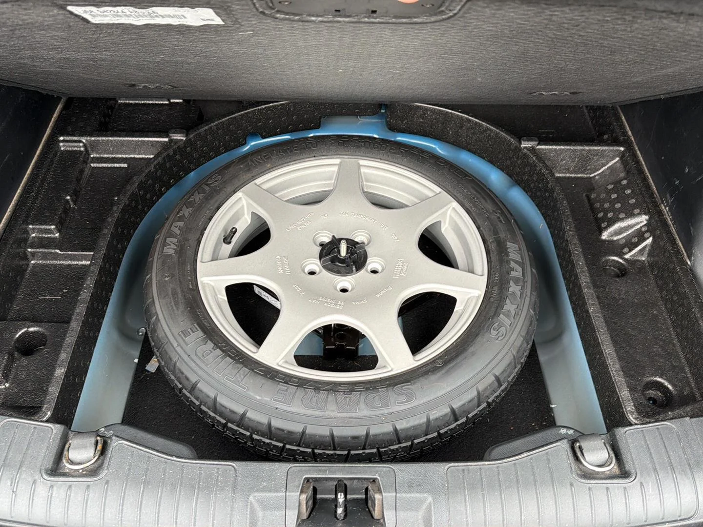 Used 2021 Velocity Blue Ford SE image 22