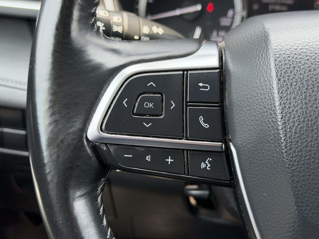 Used 2021 Gray Toyota XLE image 9