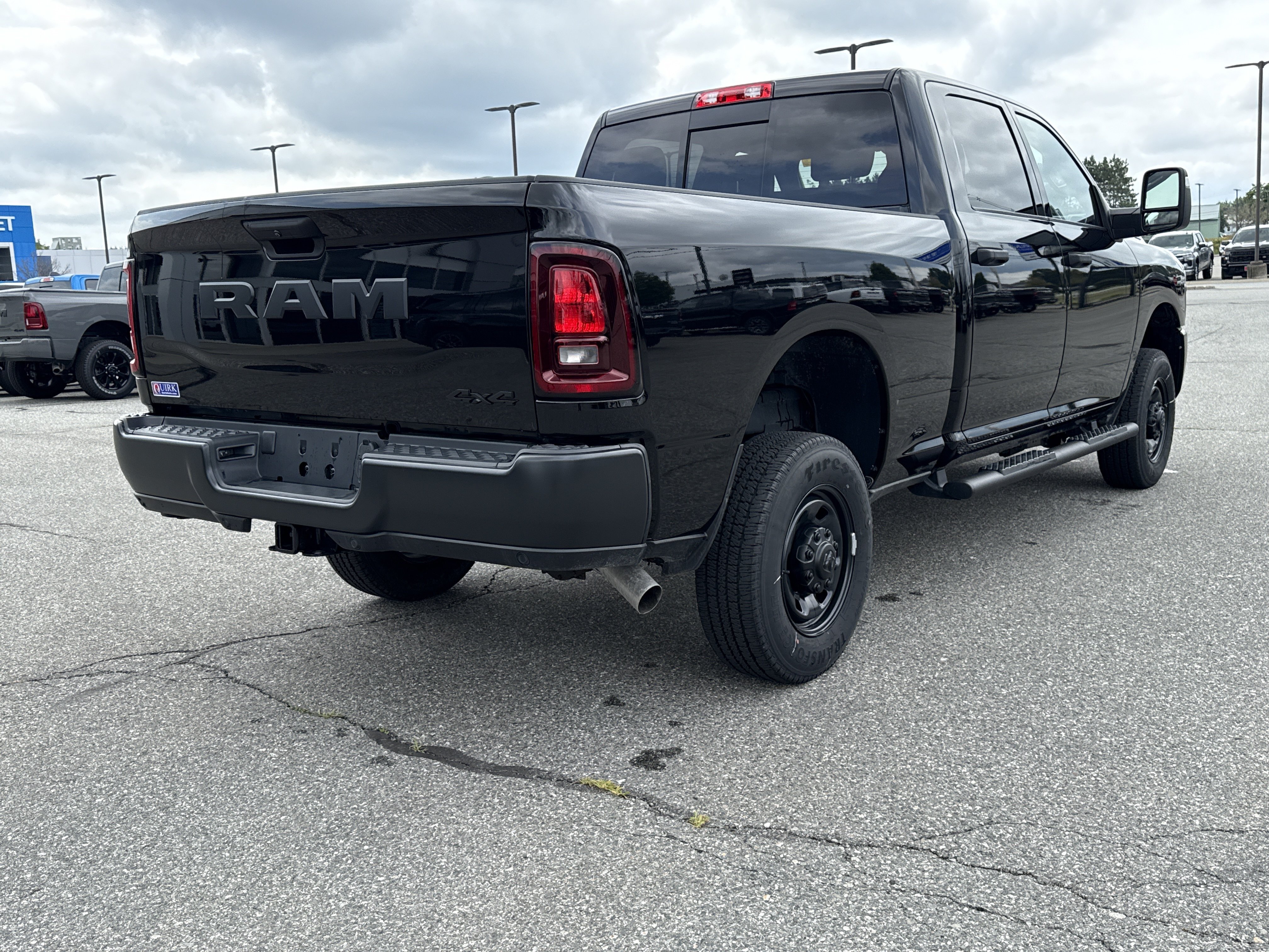 New 2026 Diamond Black Crystal Pearl-Coat Exterior Paint RAM Tradesman image 7