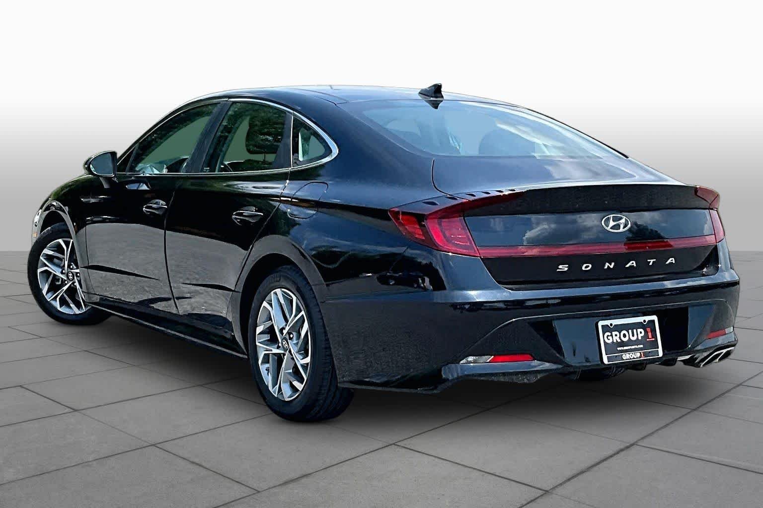 Used 2023 Onyx Black Hyundai SEL image 12