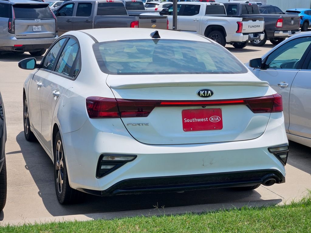 Used 2021 White Kia LXS image 3