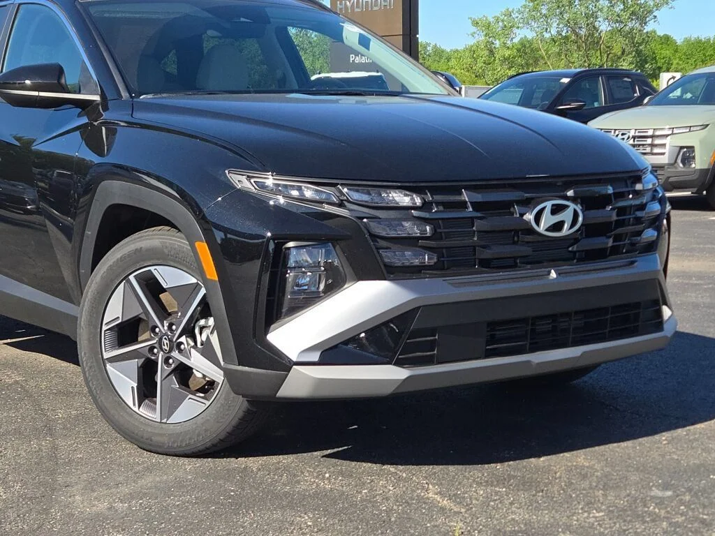 Used 2026 Black Hyundai SEL image 2