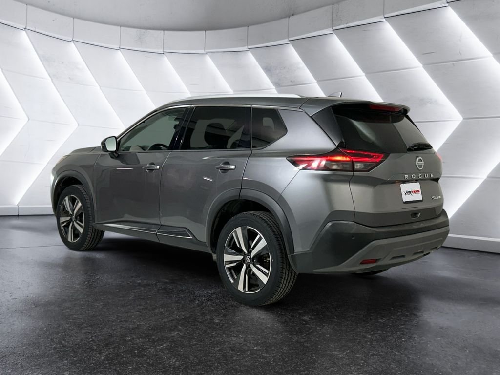 Used 2021 Gray Nissan SL image 6