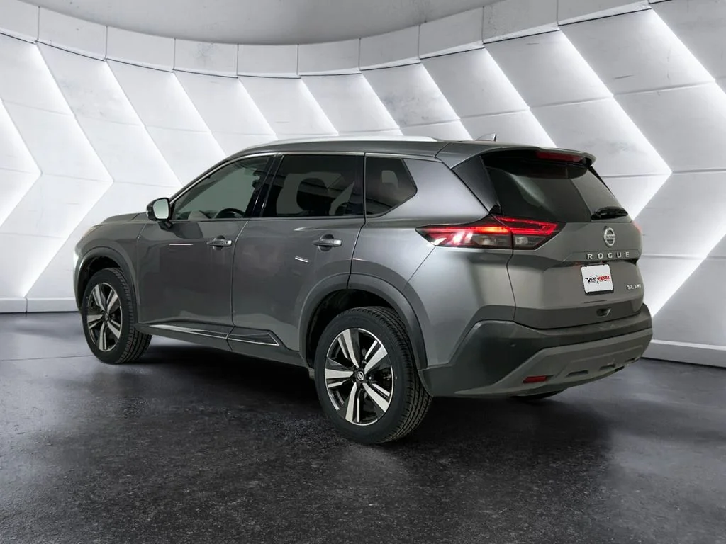 Used 2021 Gray Nissan SL image 6