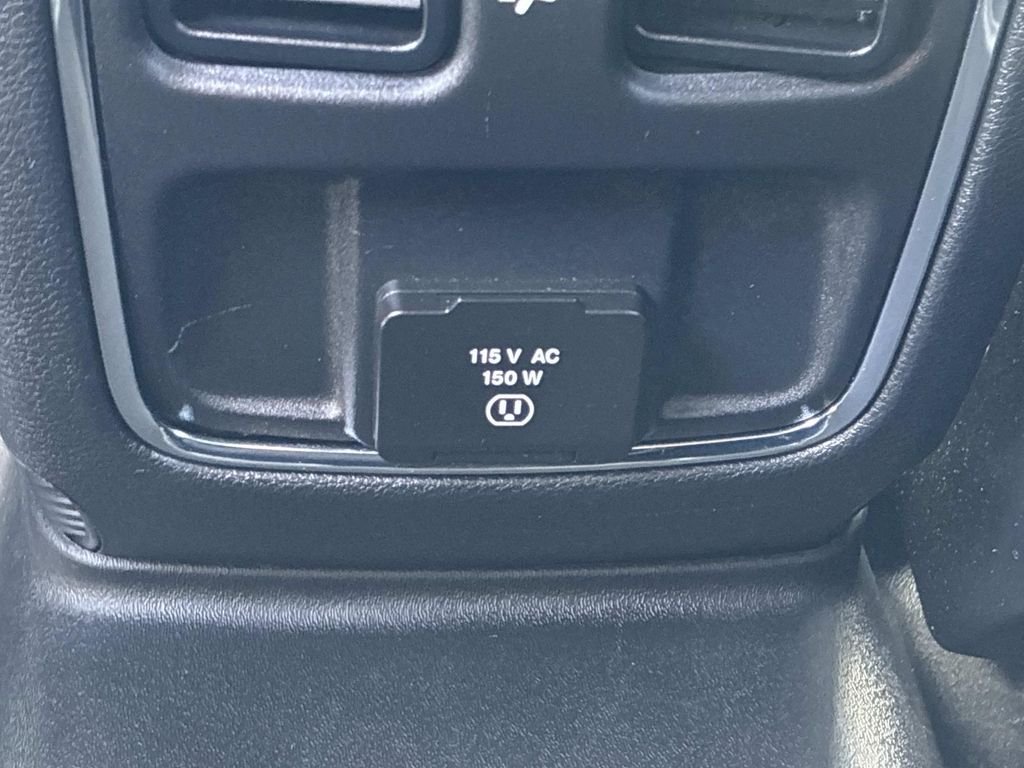 Used 2022 White Jeep Laredo X image 17
