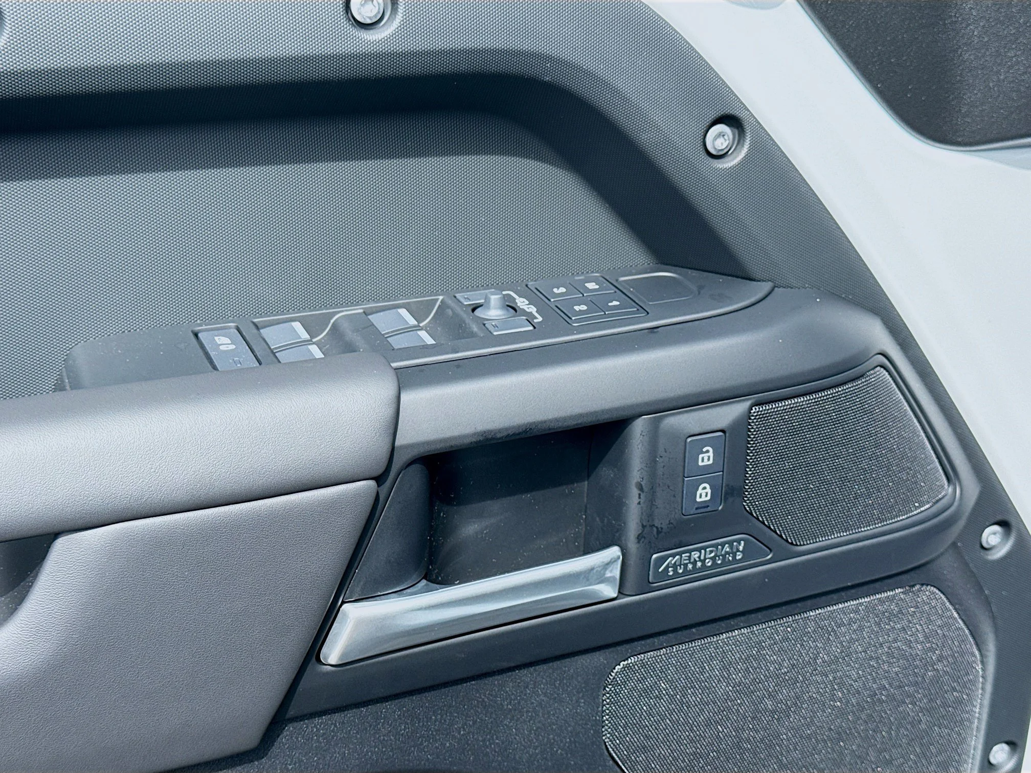 New 2026 Fuji White Land Rover X-Dynamic SE image 23