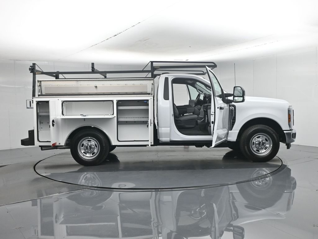 New 2026 Oxford White Ford XL image 4
