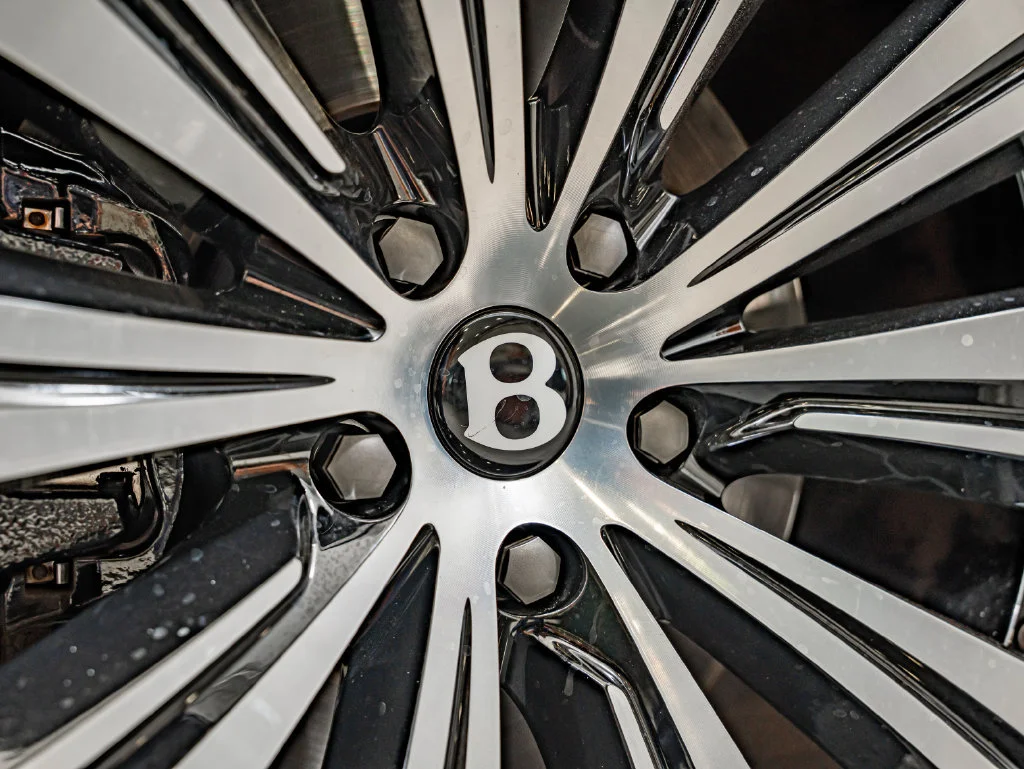Used 2022 White Bentley V8 image 83