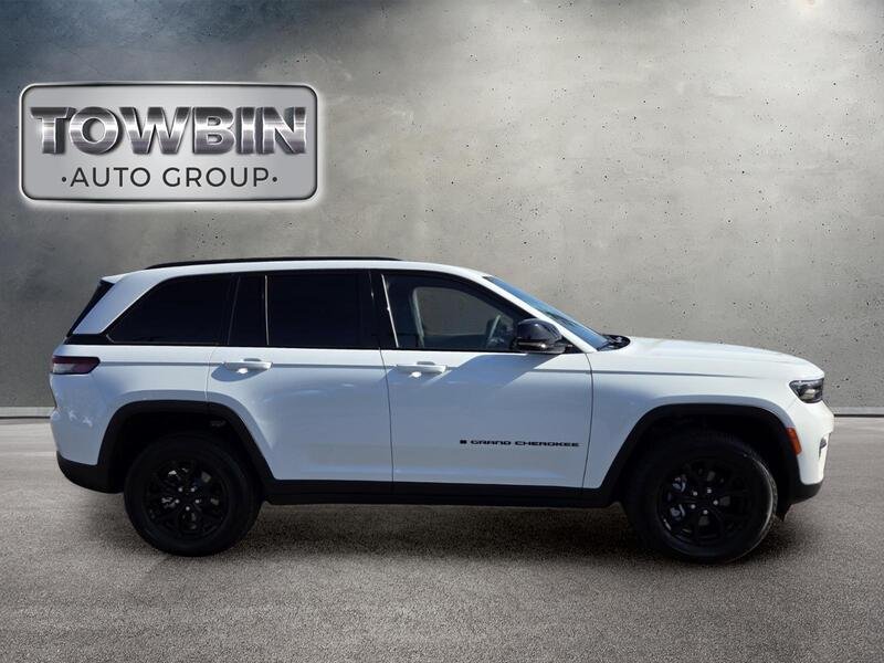 Used 2025 White/off-white Jeep  image 3