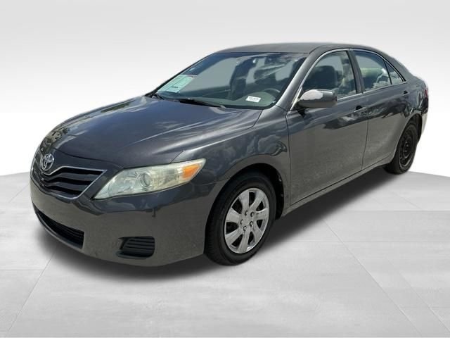 Used 2011 Gray Toyota LE image 9