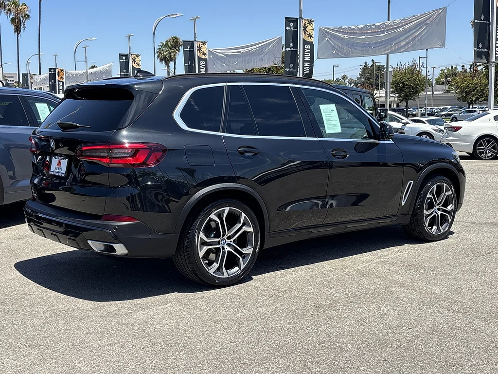 Used 2023 Black Sapphire Metallic BMW xDrive40i image 3