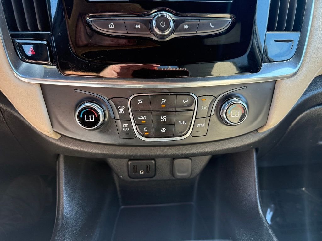 Used 2023 Gray Chevrolet LS image 27