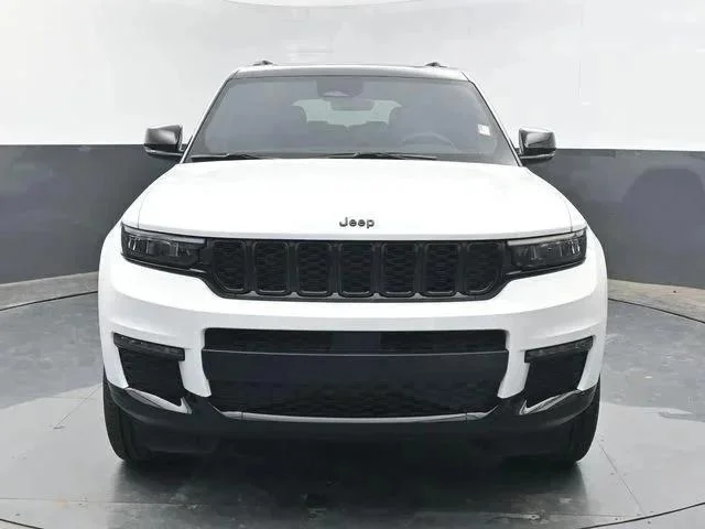 New 2025 Bright White Clear-Coat Exterior Paint Jeep Limited image 11