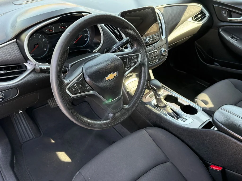 Used 2023 White Chevrolet LT image 22