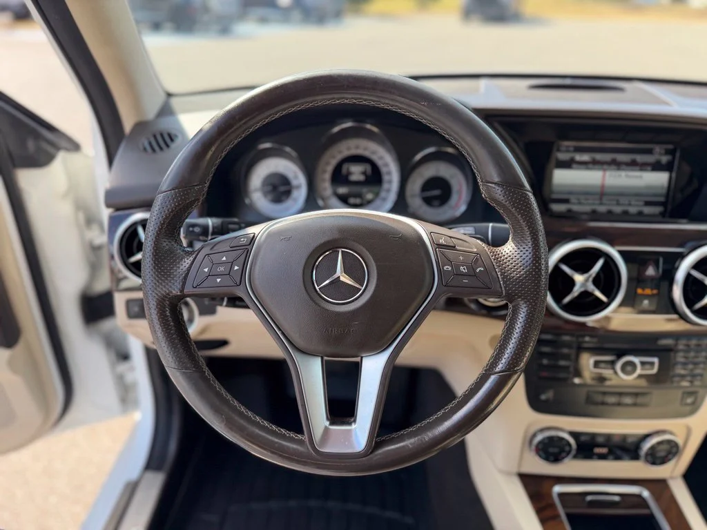 Used 2014 White Mercedes-Benz GLK 250 image 24