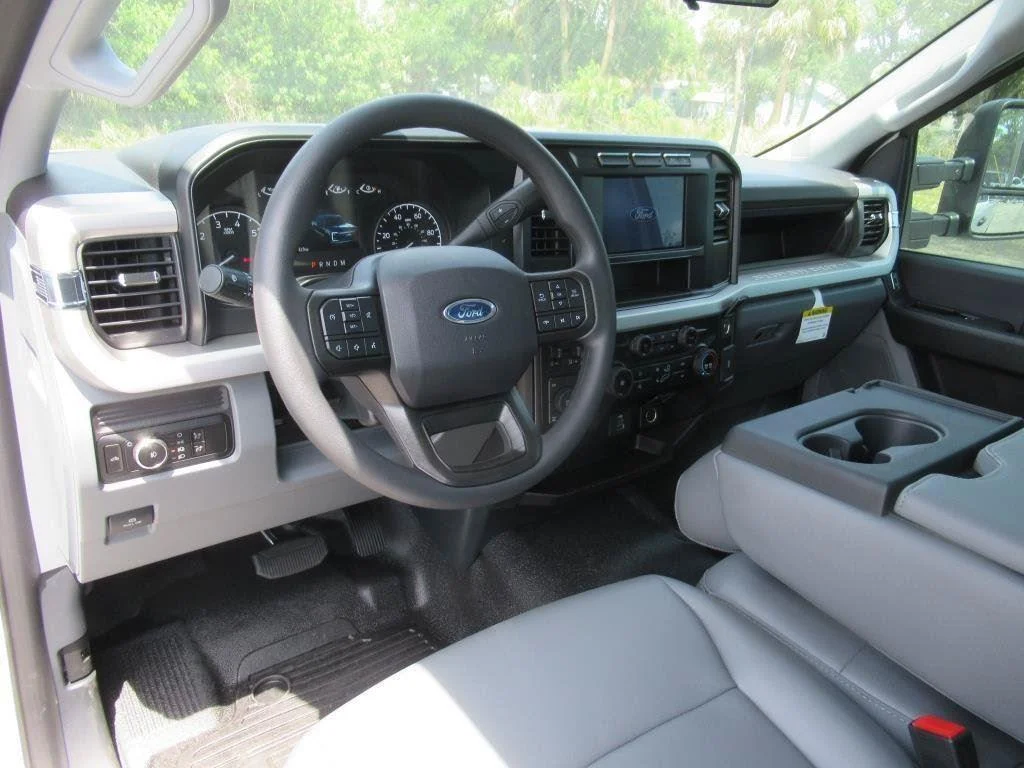 New 2024 Oxford White Ford F-250® XL image 15