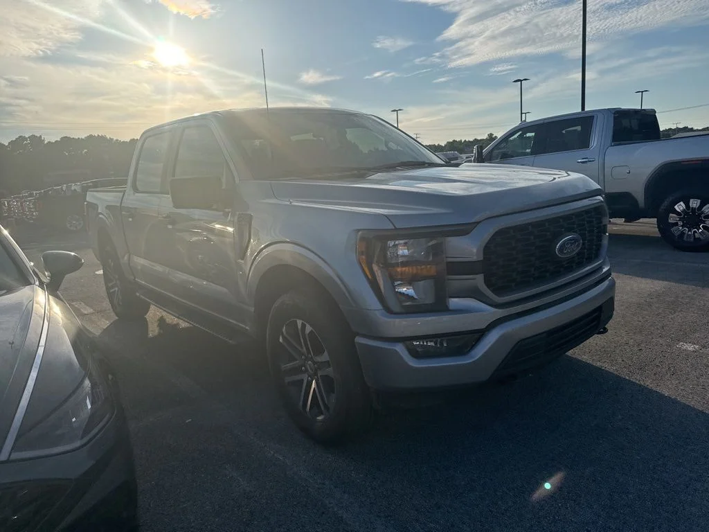 Used 2023 Iconic Silver Metallic Ford XL image 4