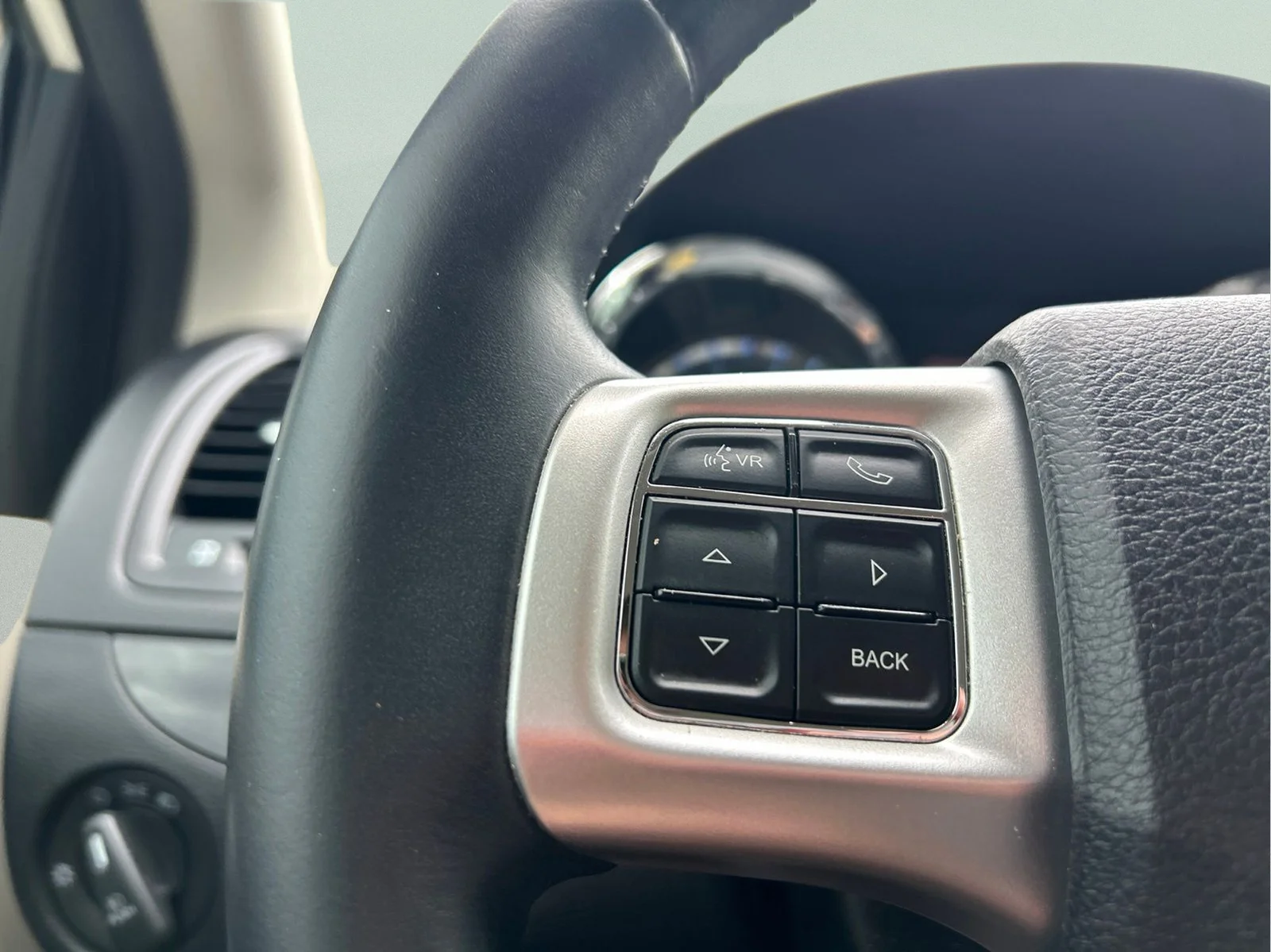Used 2013 Stone White Dodge SXT image 15