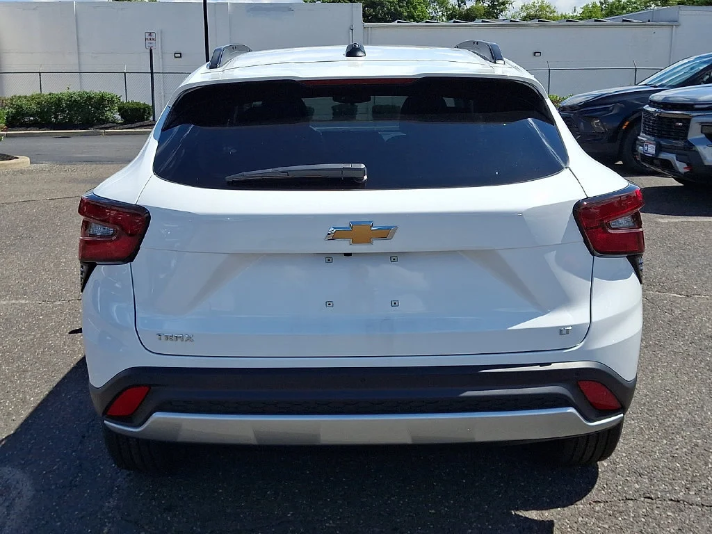 New 2026 Summit White Chevrolet LT image 7