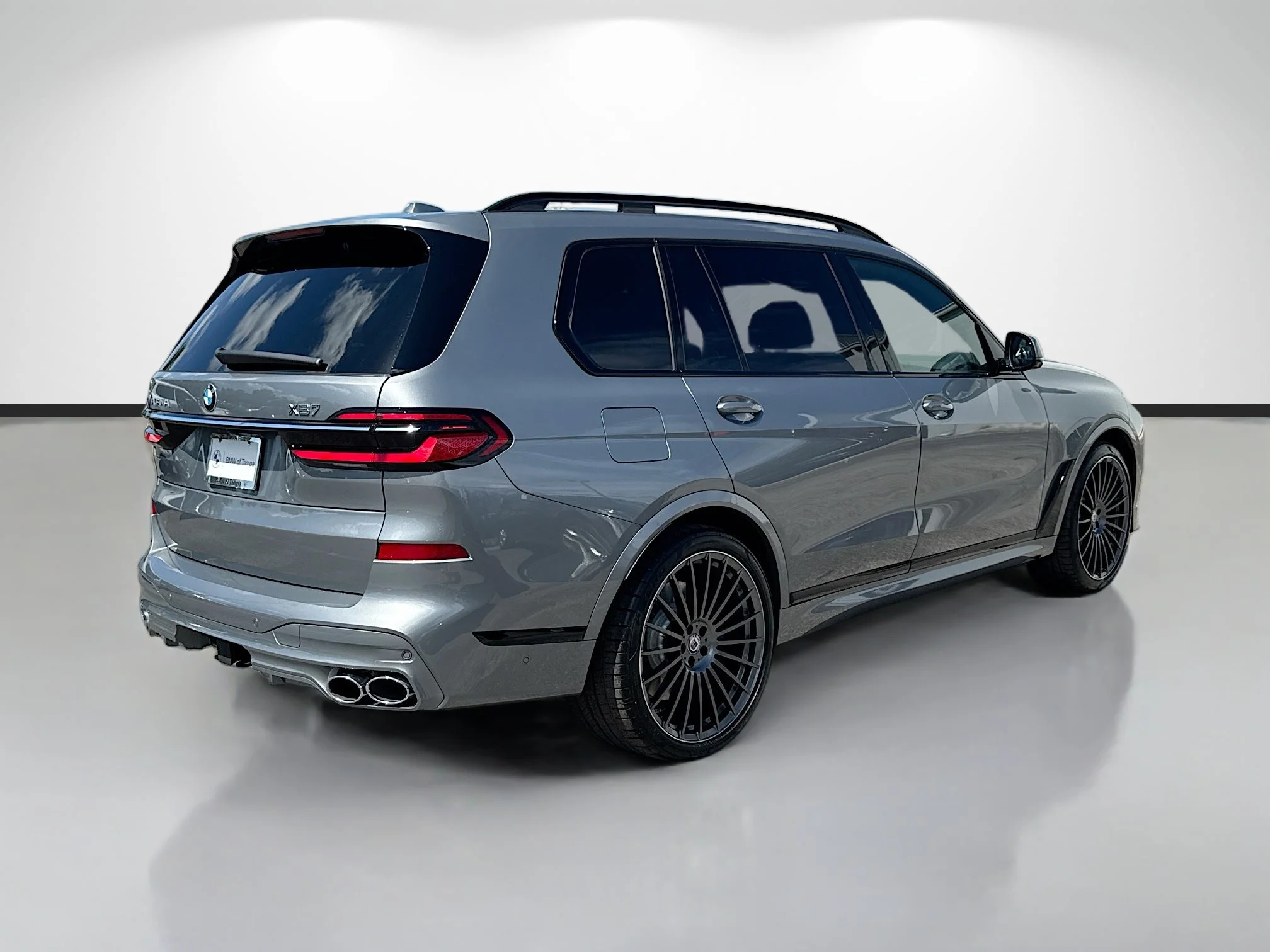 New 2026 Skyscraper Grey Metallic BMW ALPINA XB7 image 3