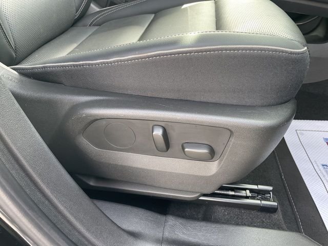 Used 2023 Black Buick Essence image 15