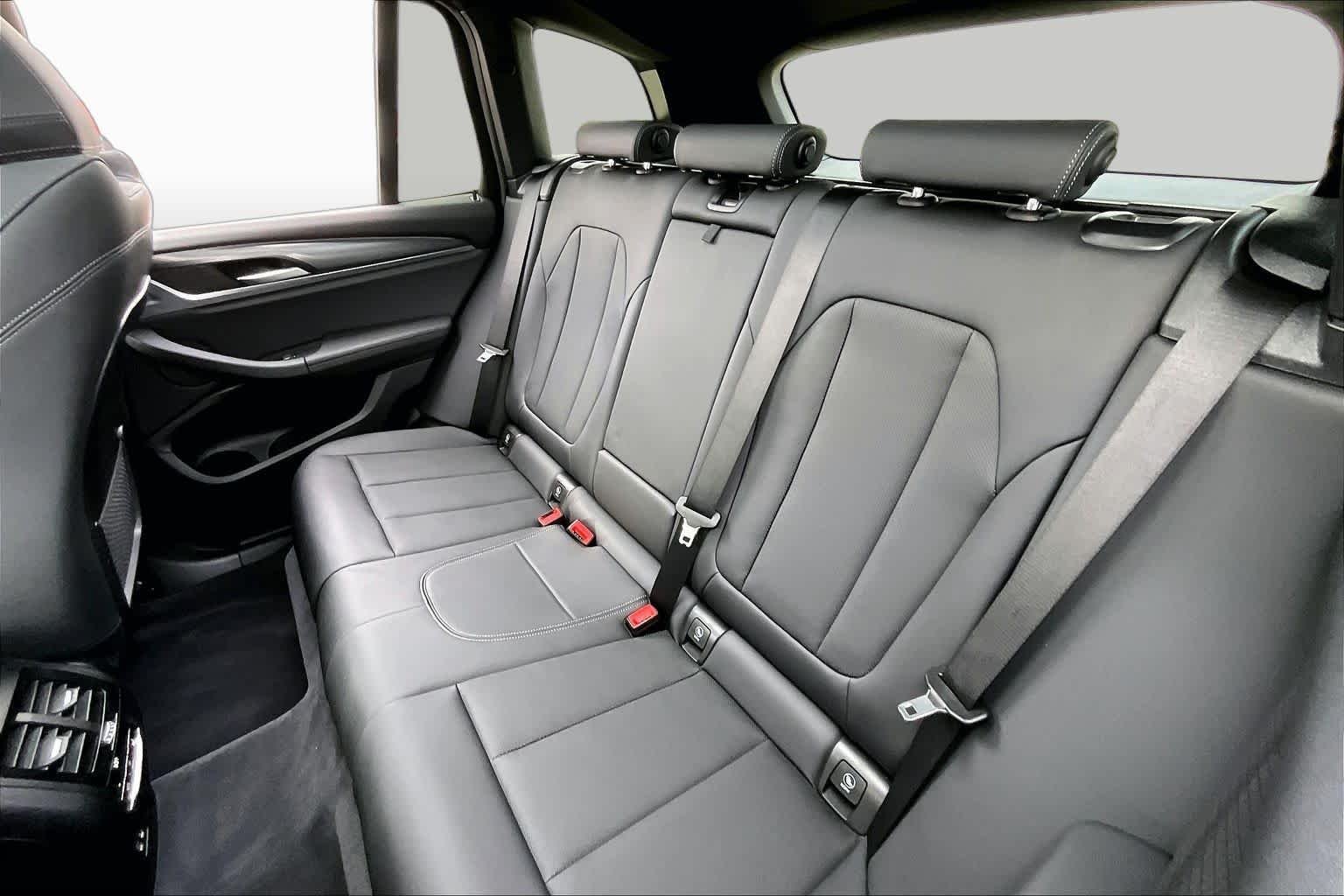 Used 2024 Alpine White BMW sDrive30i image 19