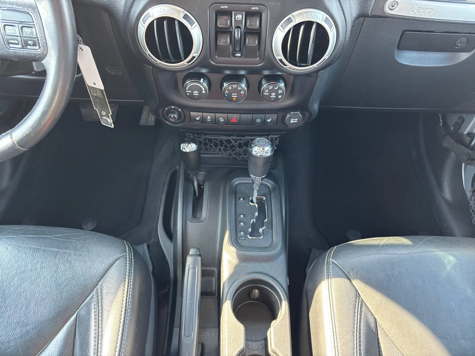 Used 2016 Silver Jeep Sahara image 15