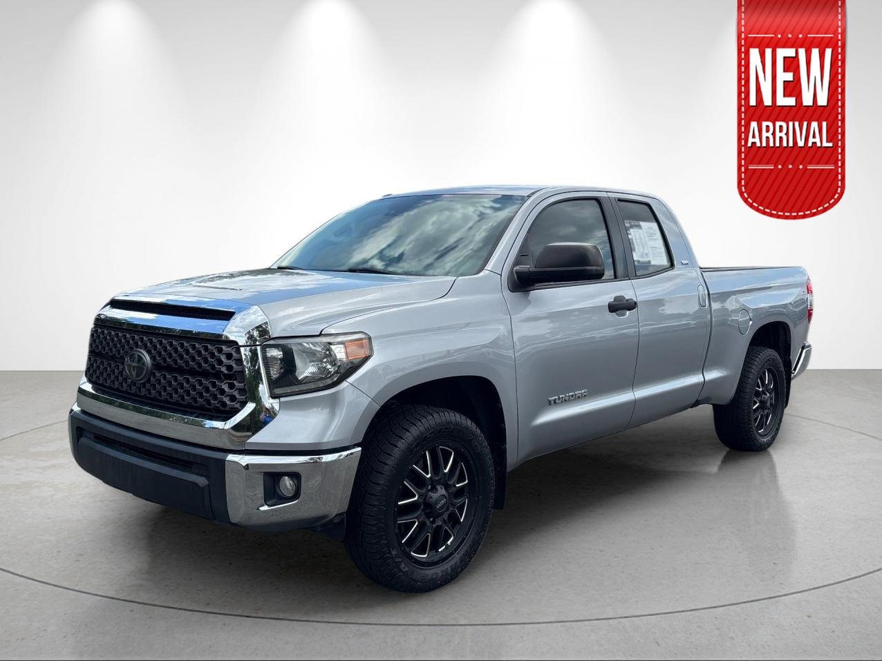 Used 2018 Silver Sky Metallic Toyota SR5 image 1