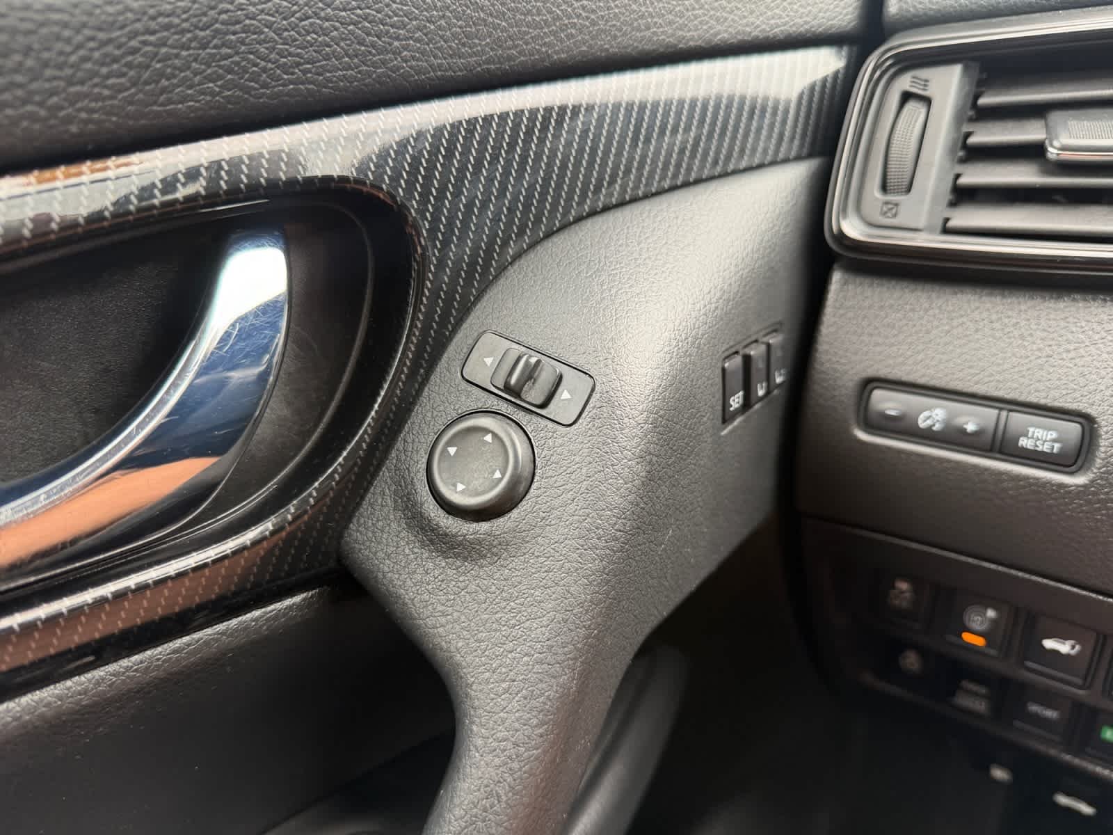 Used 2017 Pearl White Nissan SL image 37