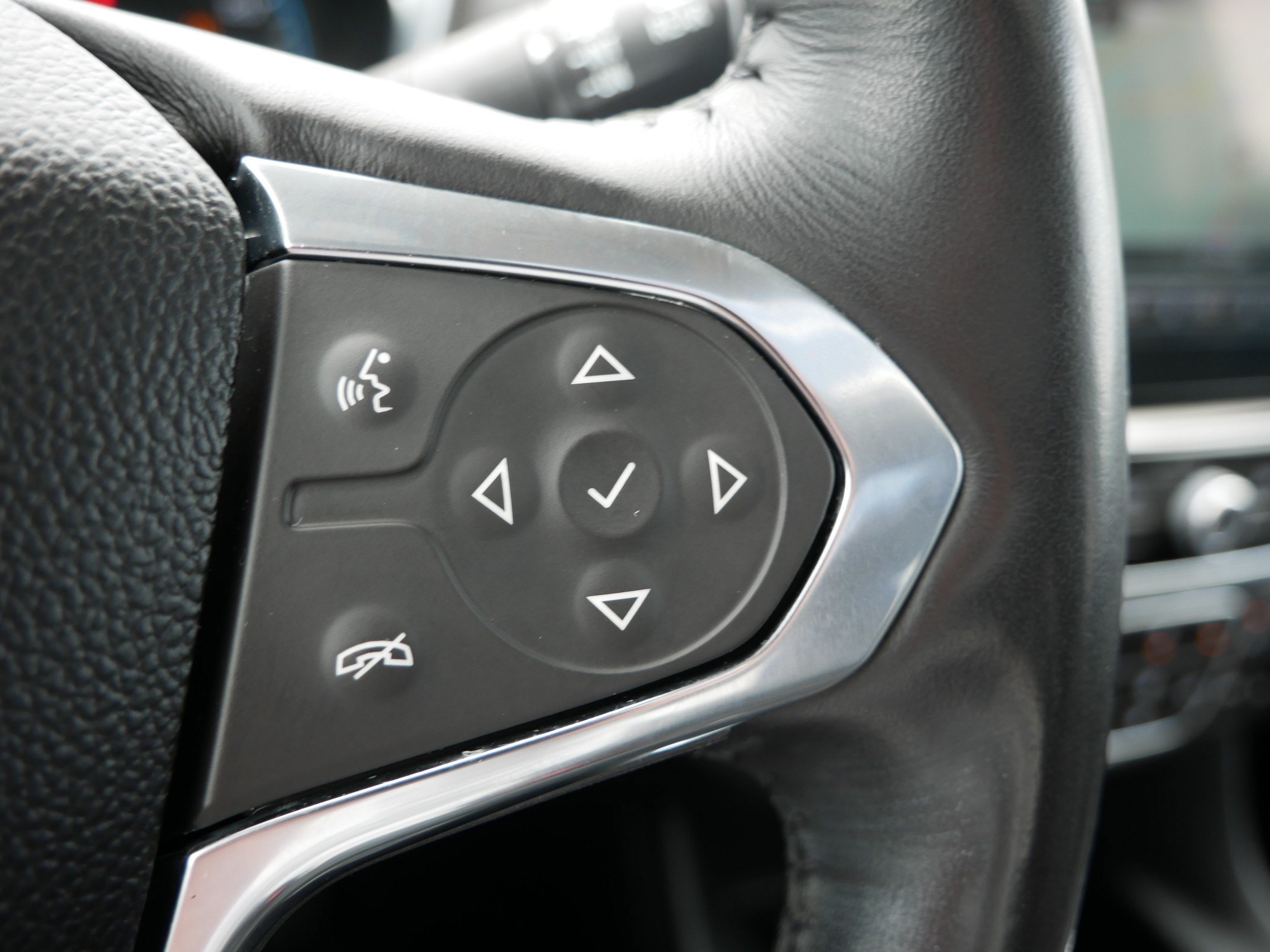 Used 2018 Black Currant Metallic Chevrolet Premier image 29