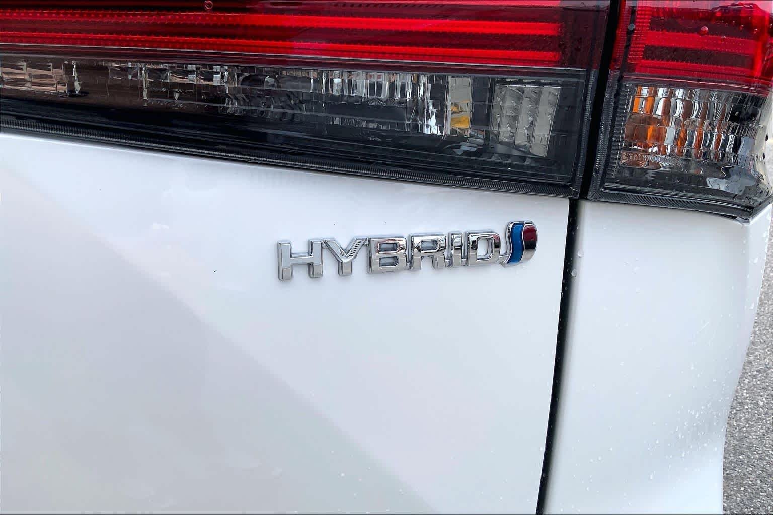 Used 2021 Blizzard Pearl Toyota Hybrid Platinum image 10