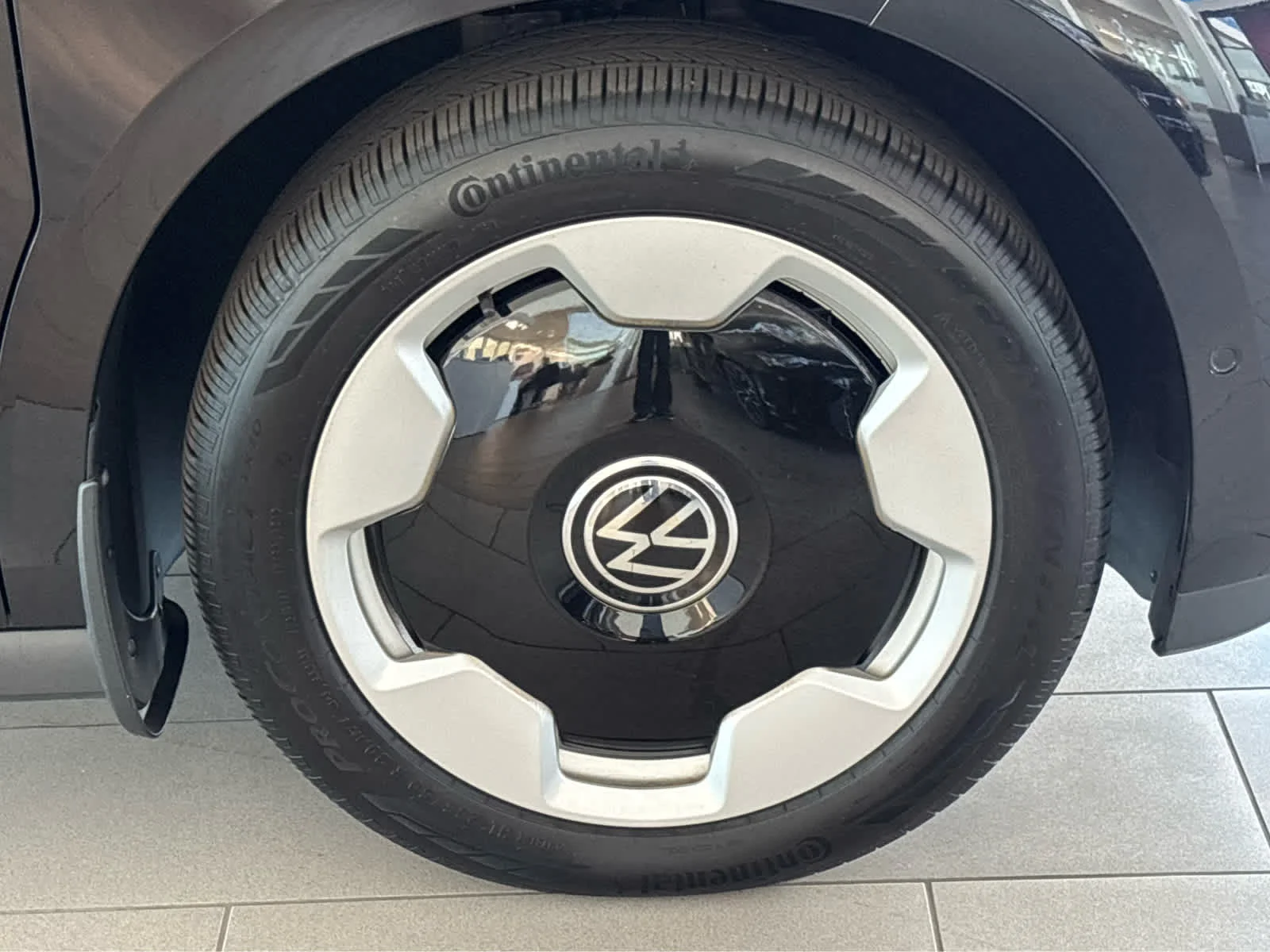 New 2025 Deep Black Pearl Volkswagen Pro S image 28