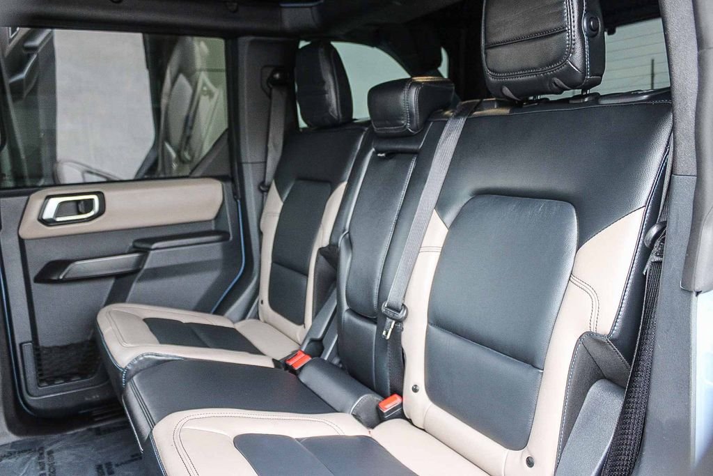 Used 2024 Gray Ford Wildtrak image 19